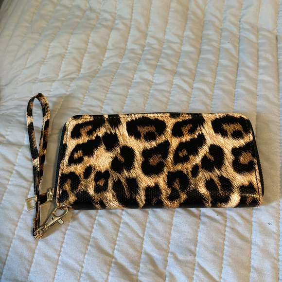 Leopard Wallet/ Wristlet - Picture 1 of 2